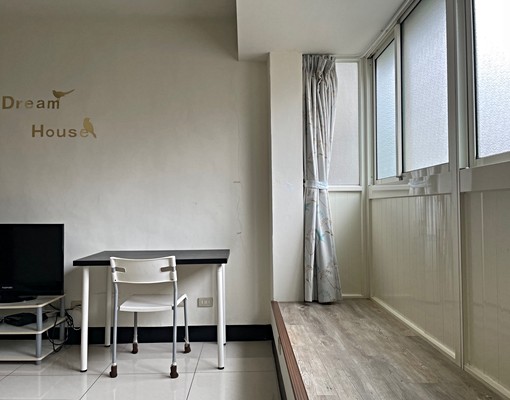 距捷運三重國小2分鐘，透天厝獨立套房 - Image 1