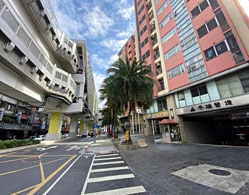 中和站旁1分鐘!地下室免日曬雨淋可停休旅 - Image 1