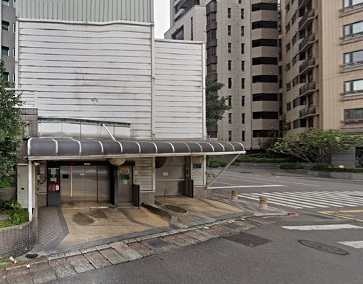 信義區基隆路和松隆路口停車位，大巨蛋市府站5分鐘 - Image 1