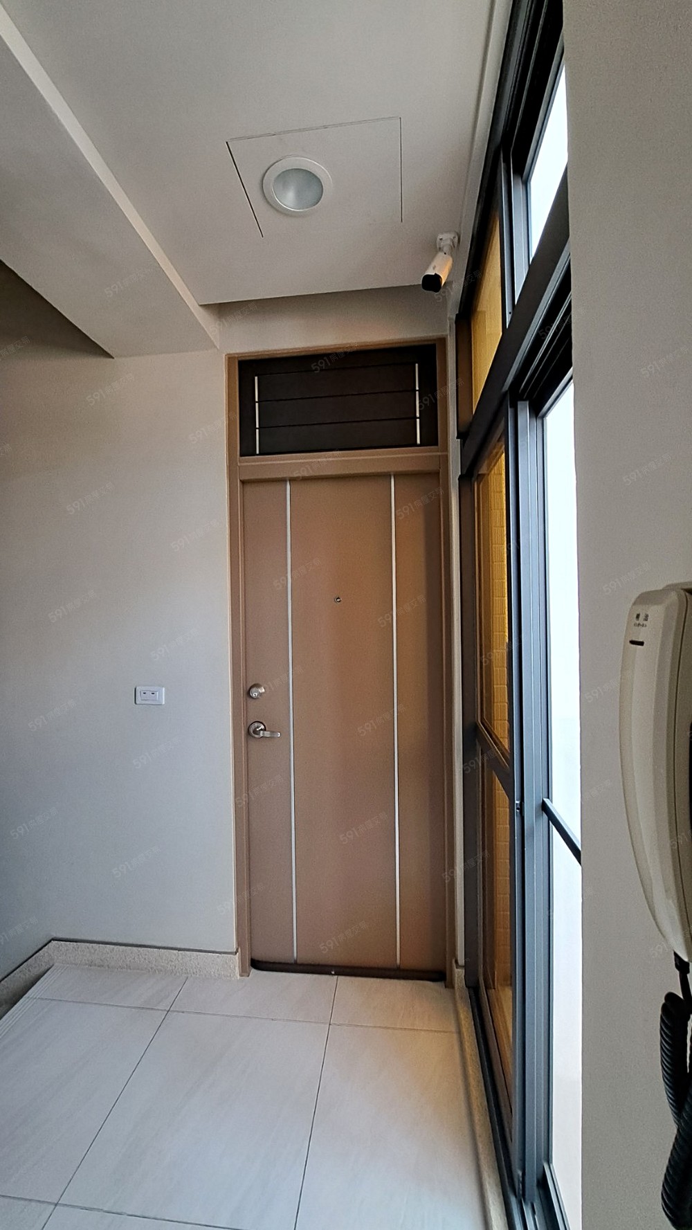 套房外玄關大門