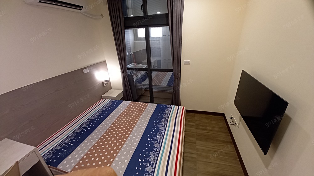 雙人床組配置40吋網路電視