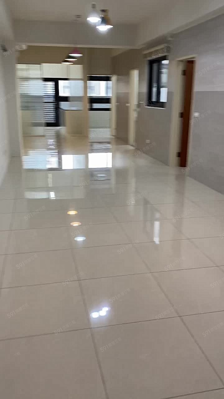 4層電梯公寓,2樓及3樓可出租 - Image 1