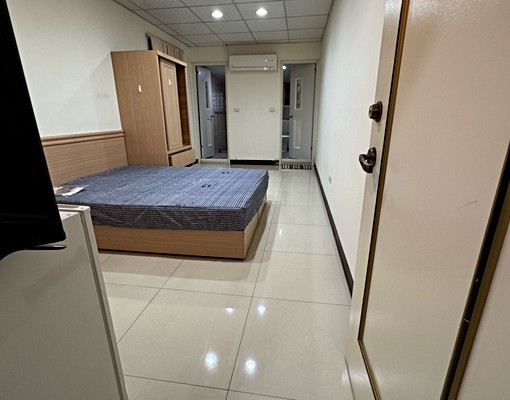 樹林鎮前街近火車站-有大對外窗~獨立洗衣機，有陽台可以曬衣服 - Image 2