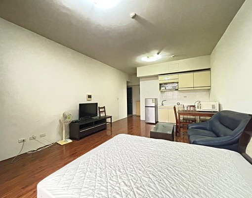 ★近巨城百貨大坪數陽台套房★ - Image 2