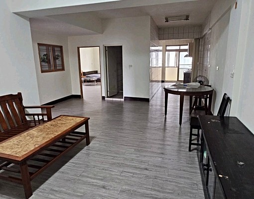 秀才路大三房18000 - Image 1