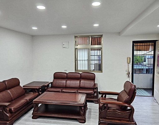 房東便宜租頂加整層全新裝潢 - Image 3