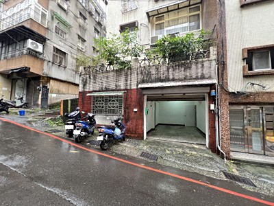 住商仁愛光復店~劉銘傳邊間車庫1F