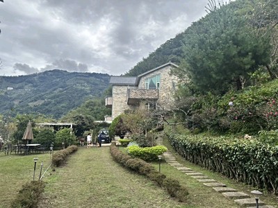 拉拉山SRC鋼構花園山莊渡假村豪宅~好山好水