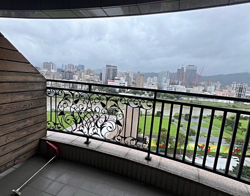 近鬧中取靜舒適便利優質明亮採光電梯套房 - Image 3