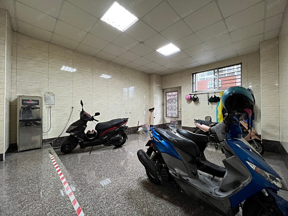 室內機車停車位