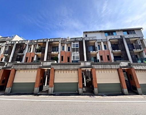 沙鹿「家樂福商圈」臨路別墅 - Image 1
