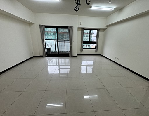 遠五2+1大房型2套衛浴都開窗沒車位簡配出租洽吳原誌 - Image 2