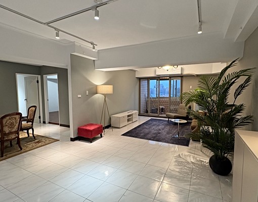 近巨蛋百貨自由黃昏市場,全新裝修美學住宅 - Image 1