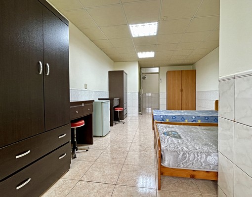 近小港醫院、熱鬧漢民商圈透天套/雅房出租 - Image 3