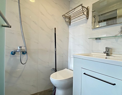 捷運美學😍有陽台.台水電可租補~承辦 - Image 4