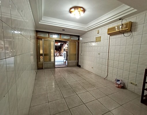 近中港國小，2+1房附傢俱，門口方便停車 - Image 1