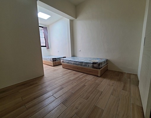 右昌l翻新透天4房l台積電8分鐘l - Image 2