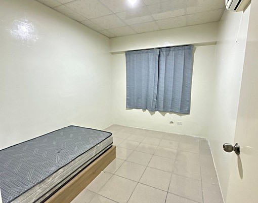 近學區,生活機能優,周遭有公園,便利超商 - Image 3