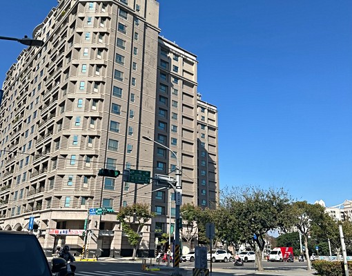 中壢夜市旁的透店 - Image 3