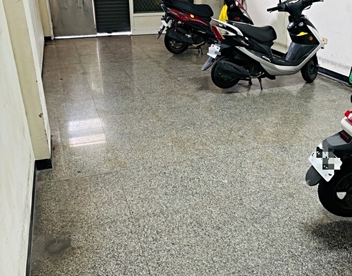 可租補*室內停機車.鄰近後火車站口 - Image 1