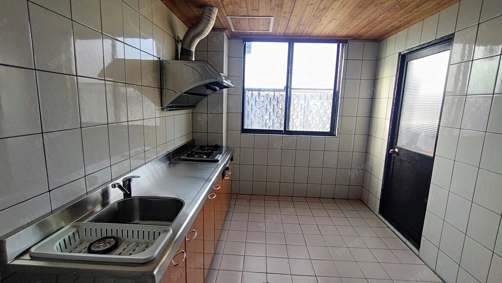 廚房(全新流理台, 瓦斯爐及抽油煙機)