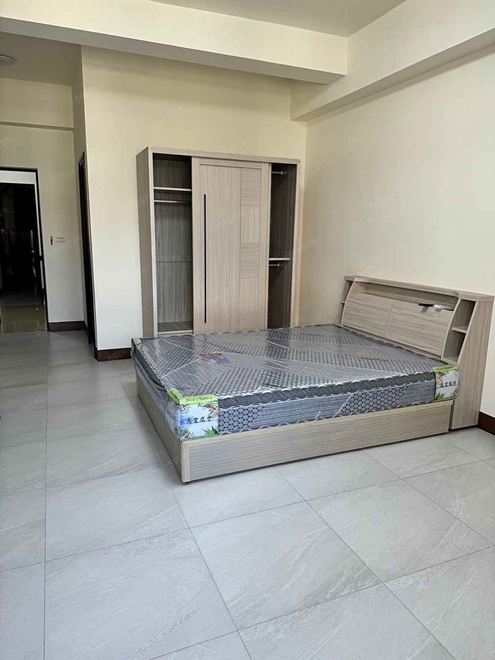 房間配置寬敞乾淨明亮4