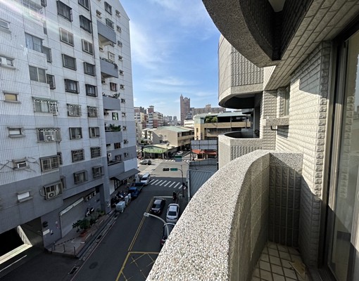 南屯區南屯路旁/永春國小/室內41坪大3房+車位 - Image 8