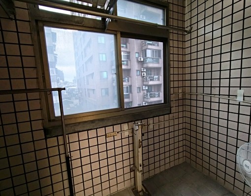 站前商圈大套房有客廳陽台可社宅可補助 - Image 9