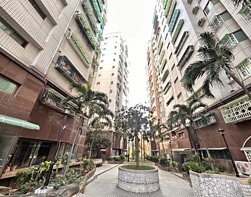 鳳新高中商圈超大三房平面車位含管可租補可設籍 - Image 1