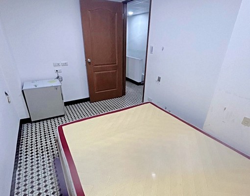 板橋忠孝街3樓整層出租 - Image 3