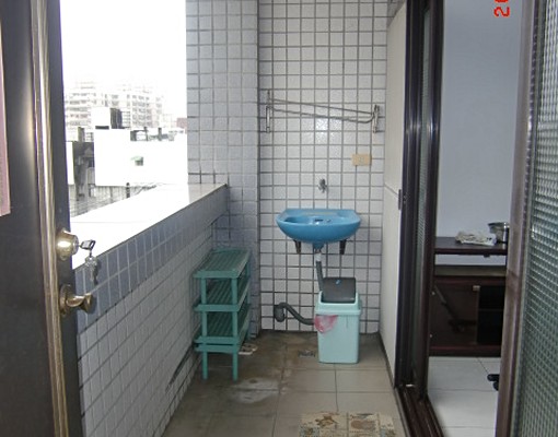 市區套房,交通便利設備齊全。 - Image 7