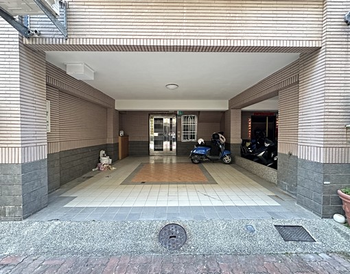 東區虎尾寮雙車別墅(主臥全新廁所，整棟全新油漆) - Image 2