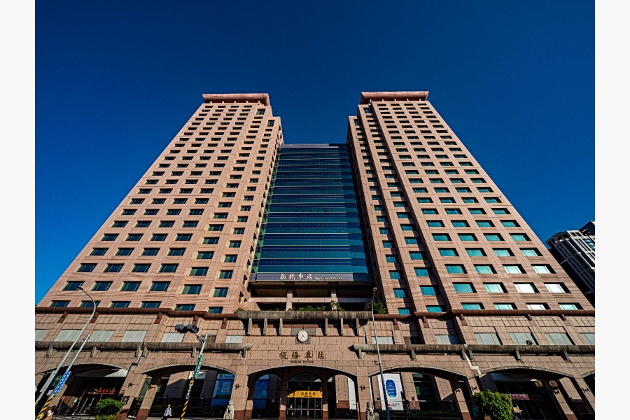 板橋擁有五鐵共構又是新北市第一環蛋黃區。
