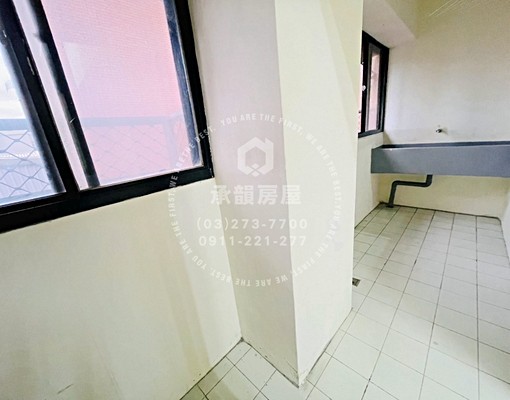 近桃園巨蛋空間寬敞雙陽台大四房 - Image 13