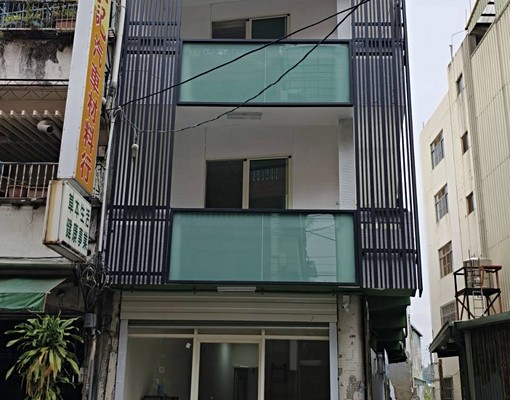 東勢全新整理大套房獨陽台(東勢國中對面可租補) - Image 1