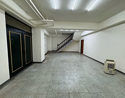 新北市汐止區地下一樓倉庫有電梯 - Image 2