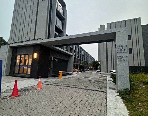 高雄燕巢獨立別墅全新套房/雅房(寵物可) - Image 1