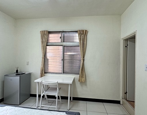 二樓套房出租,採光明亮格局方正,地點極佳 - Image 3