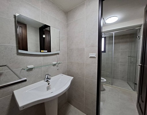 租巨城旁.全新屋況.附裝潢.新家電具 - Image 13