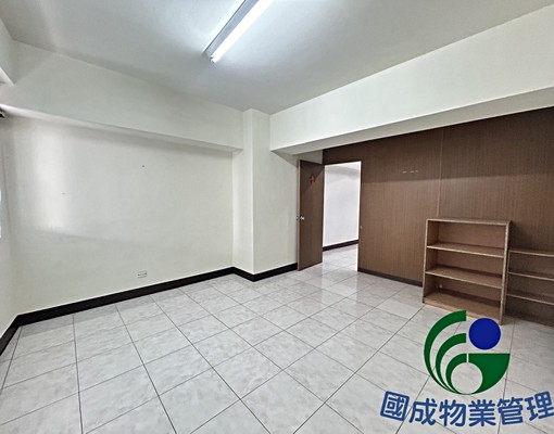 國成租屋-永康優選透天樓店 - Image 1