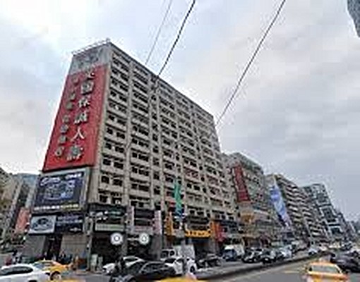 市府捷運站1號出口旁春秋大廈樓層景觀住辦 - Image 1