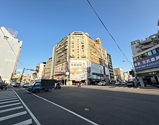 公園路萬代福影城大樓獨立門牌台水台電電梯套房多間可選!!! - Image 1