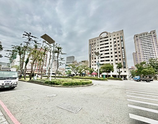 遠百三多商近捷運站臨市府行政中心臨10米路80坪大店面 - Image 15