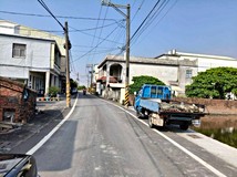 東港超便宜面寬方正好排間建..