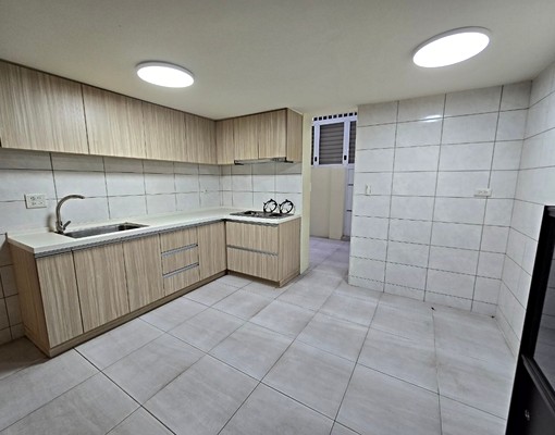 走路就到後驛捷運站~整棟透天出租 - Image 1