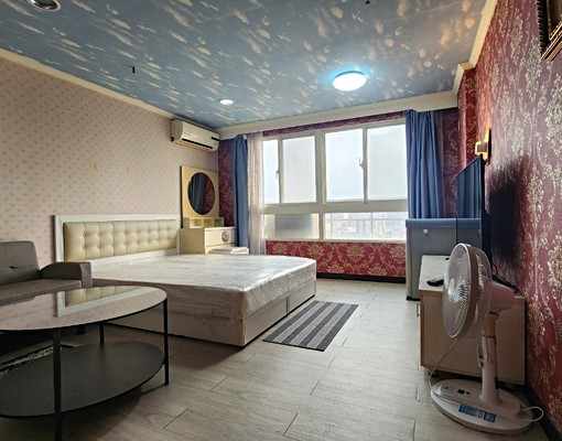 中正路市區商圈~21世紀景觀美套房~ - Image 1