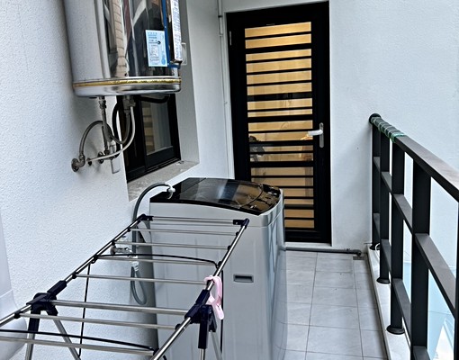 新裝修透天,全新家電家具,單層小家庭或伴侶功能,優等大套房 - Image 7