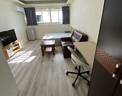 垃圾子母車、分離式冷氣、電梯大樓、火車站 - Image 1