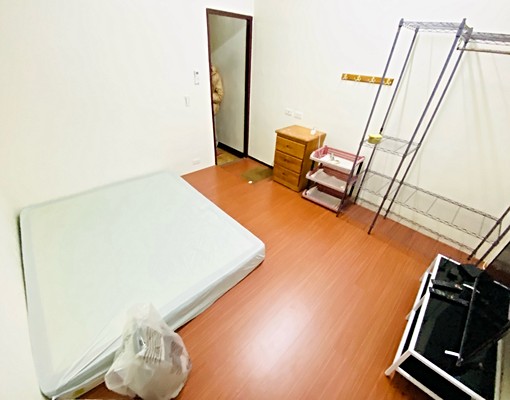 近捷運東湖/女性專區。採光優良。家俱齊全。飲水機。台電價 - Image 1
