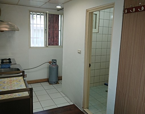 實踐路93巷大套房近府中站限女性 - Image 4